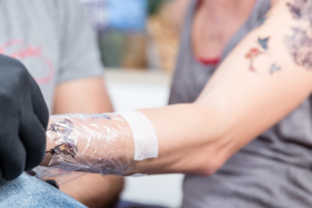 Conseils pour les soins des tatouages : Préservez l'éclat de votre encre pendant des années